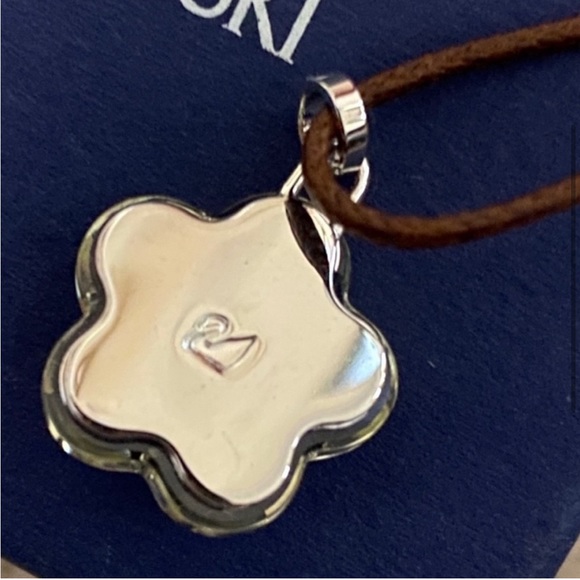 Flower crystal necklace - Picture 3 of 5